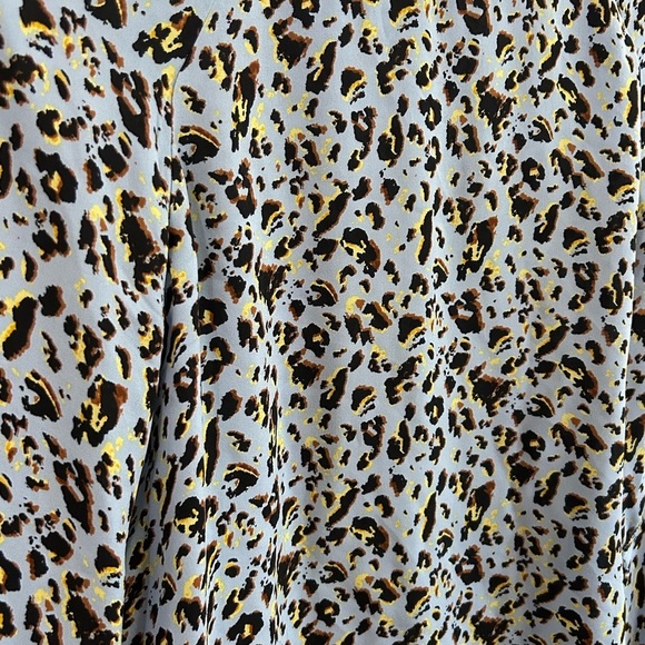 L’AGENCE Women’s Small Dylan 100% Silk Blouse In Sky Blue Sauvage Bell Sleeve - Picture 5 of 11